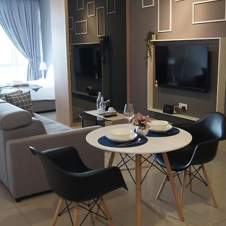 Twin Galaxy Suites By Iconic Bliss Johor Bahru Esterno foto