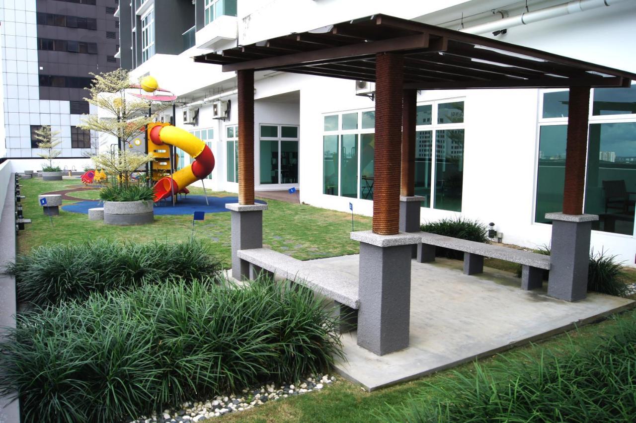 Twin Galaxy Suites By Iconic Bliss Johor Bahru Esterno foto